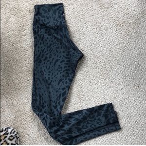 Lululemon Wunder under Grey Black Leopard Leggings